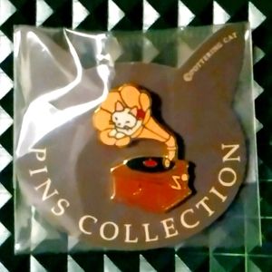 ❤️🔥 Phonograph Cat Pin NWT